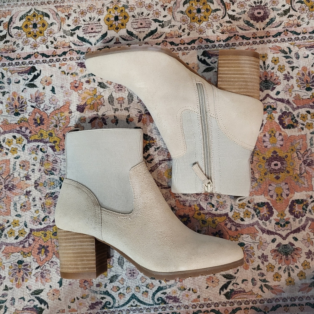 New Violet & Red Size 7.5 Cream Tan Suede Knit Cuff Ankle Bootie Loaded - Picture 2 of 10